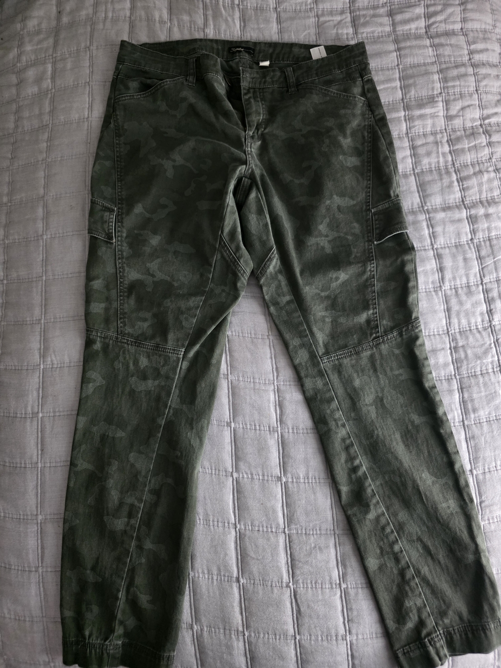 Women's Camouflage Cargo Pants in Olive Green
